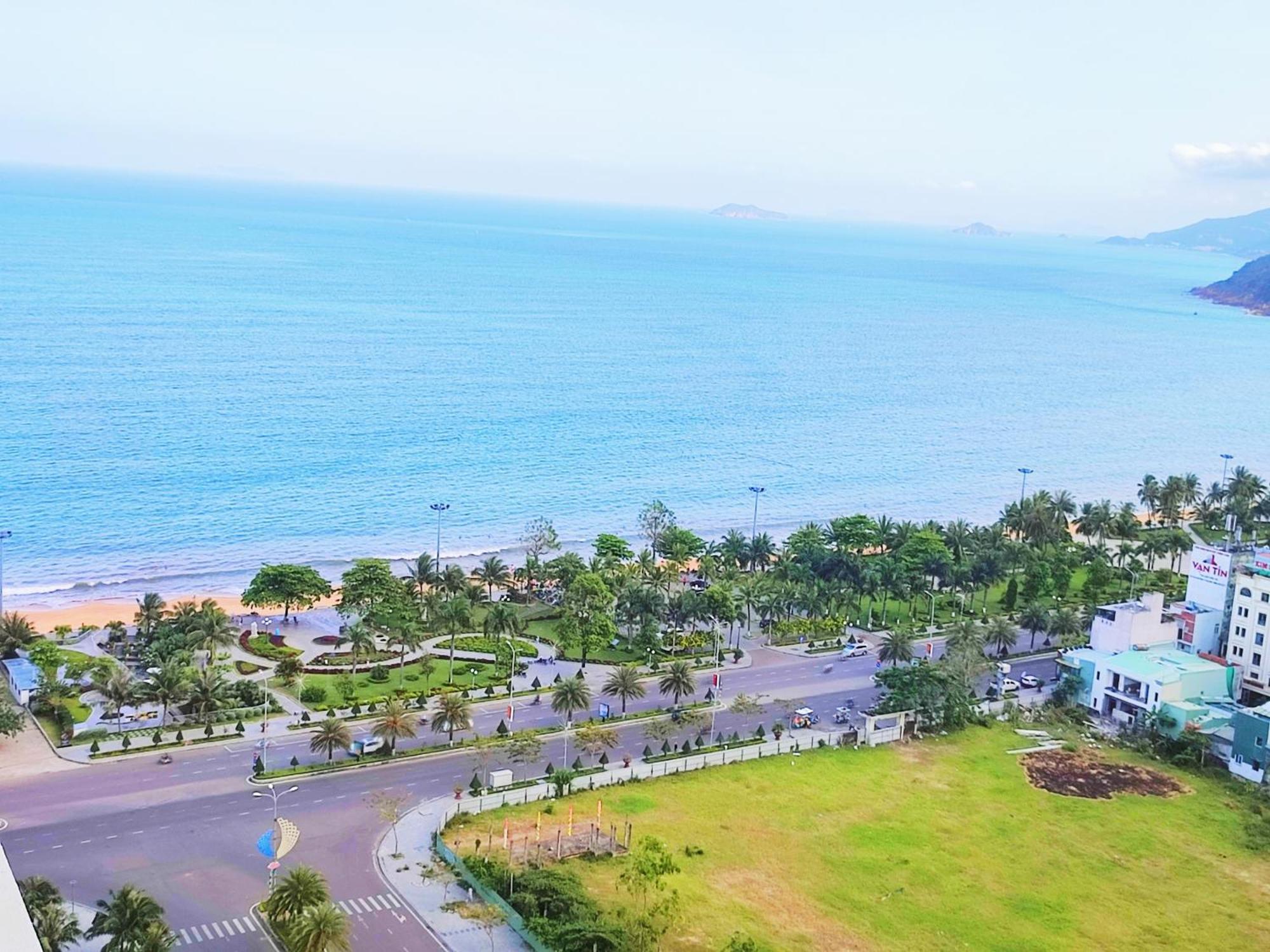 Flc Sea Tower Quy Nhon Ban Cong, Bon Tam, Ho Boi Co Phi, Sat Bien Куи Нхон Екстериор снимка